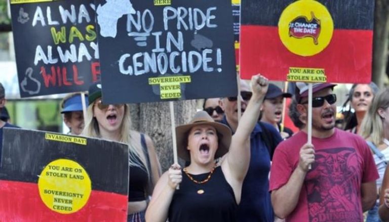 آلاف الأستراليين يتظاهرون احتجاجا على اليوم الوطني