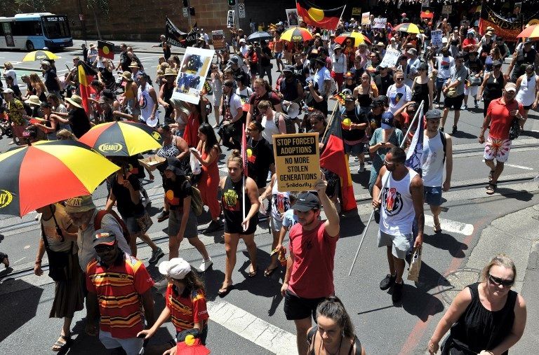 آلاف الأستراليين يتظاهرون احتجاجا على اليوم الوطني آلاف الأستراليين يتظاهرون احتجاجا على اليوم الوطني