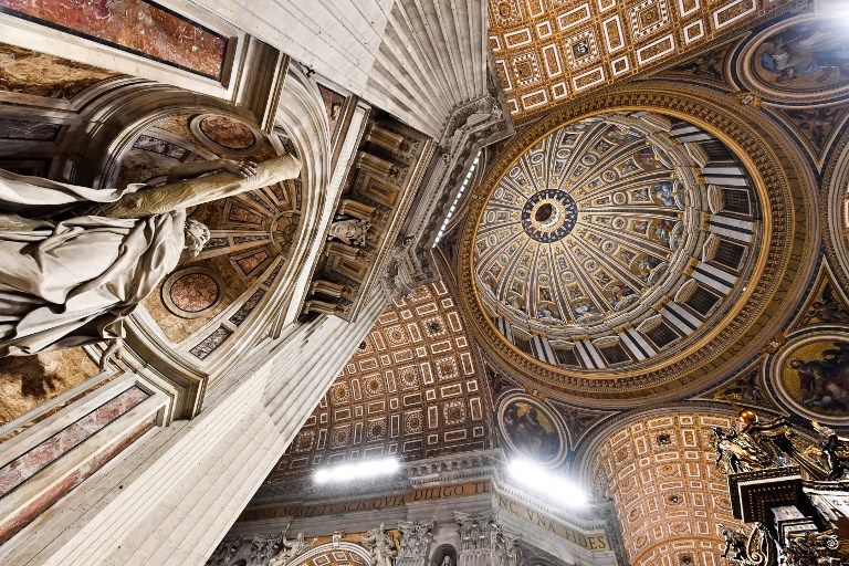 نظام إضاءة جديد بكاتدرائية القديس بطرس يبرز فسيفساء القباب