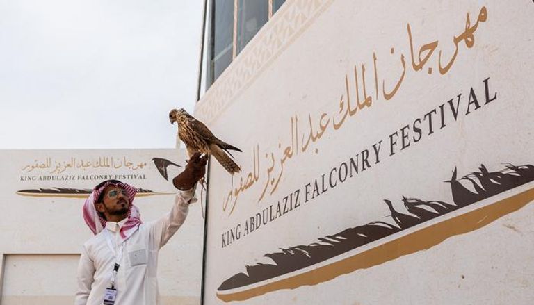 انطلاق مهرجان الملك عبدالعزيز للصقور في دورته الأولى