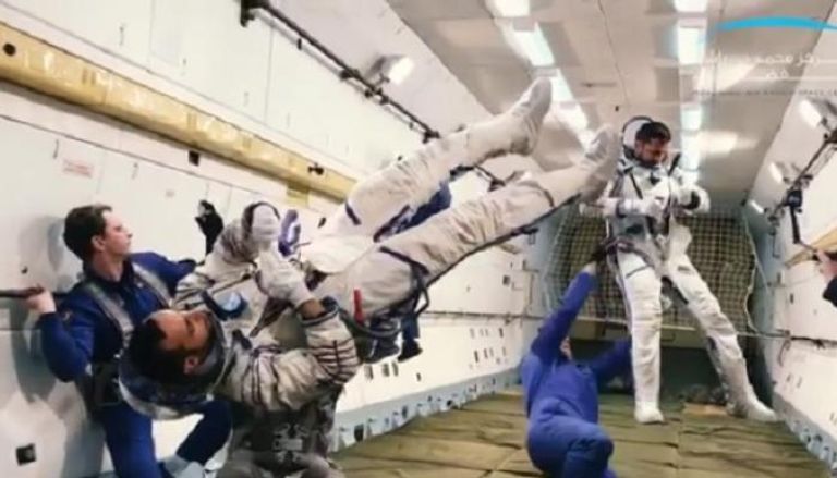 جانب من تدريب رائدي الفضاء الإماراتيين في روسيا