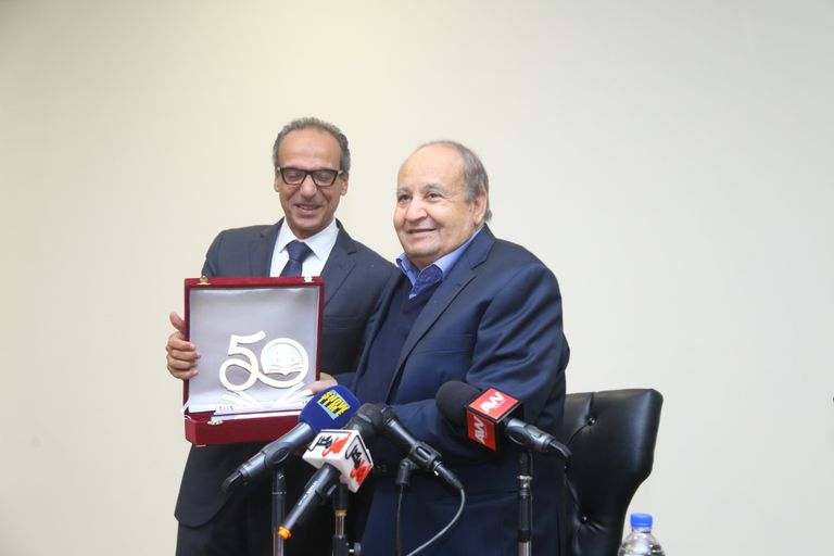 وحيد حامد أثناء تكريمه بمعرض الكتاب