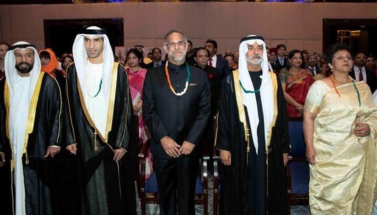 وزير التسامح الإماراتي يحضر احتفال السفارة الهندية بـ
