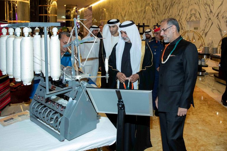 وزير التسامح الإماراتي يحضر احتفال السفارة الهندية بـ