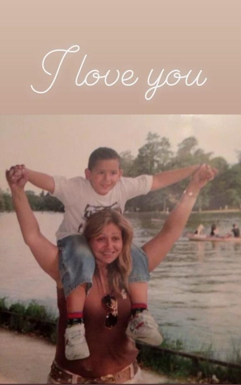 ليلى علوي برفقة نجلها خالد - صورة أرشيفية