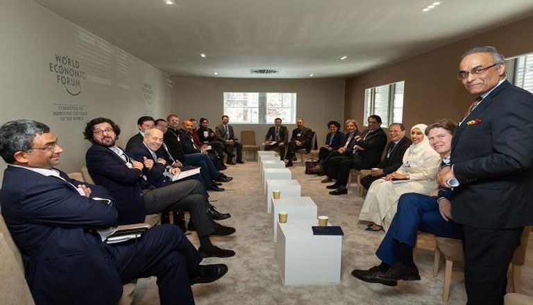 حصة بوحميد خلال مشاركتها في إحدى فعاليات دافوس إطلاق برنامج