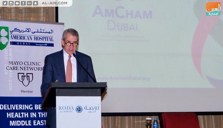 جانب من فعاليات معرض "آراب هيلث" في دبي