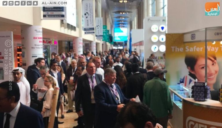 جانب من فعاليات معرض "آراب هيلث" في دبي