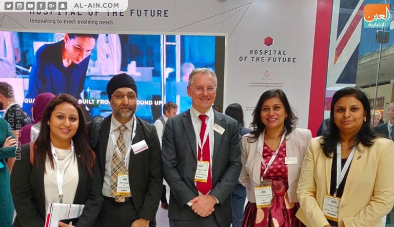 جانب من فعاليات معرض "آراب هيلث" في دبي