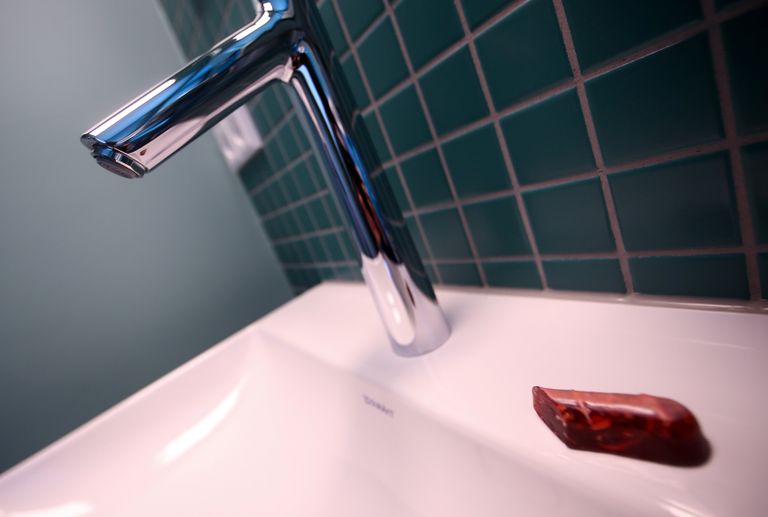 محتويات غرف الفندق على هيئة نقانق