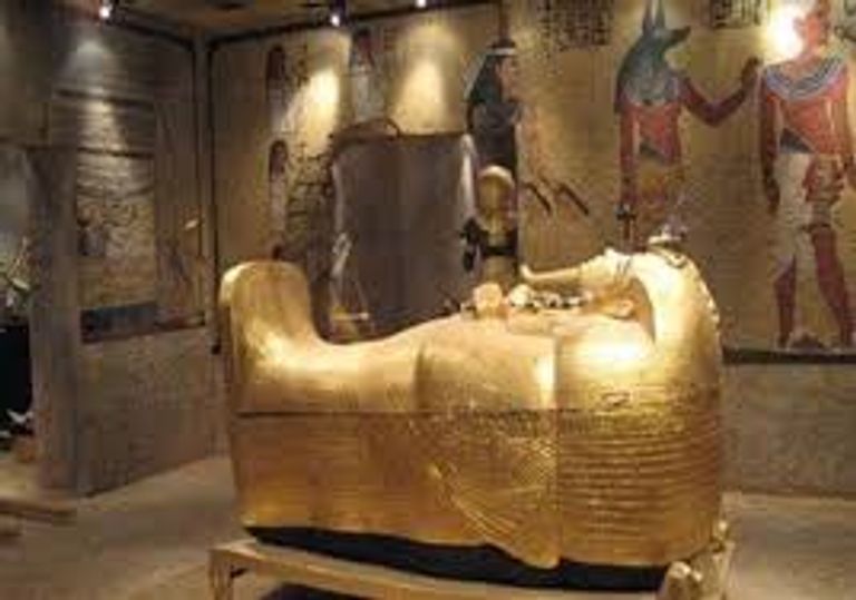 افتتاح مقبرة الملك الذهبي توت عنخ أمون بعد إغلاق دام 12عاما