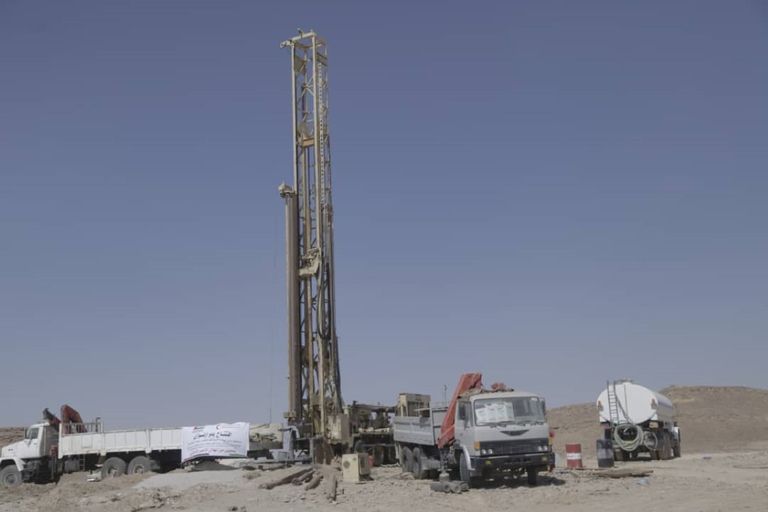 الهلال الأحمر الإماراتي يجهز 6 آبار ارتوازية في صحراء حضرموت