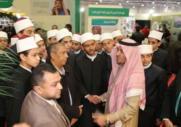 طلاب جامعة الأزهر يزورون جناح السعودية بـ"القاهرة للكتاب"
