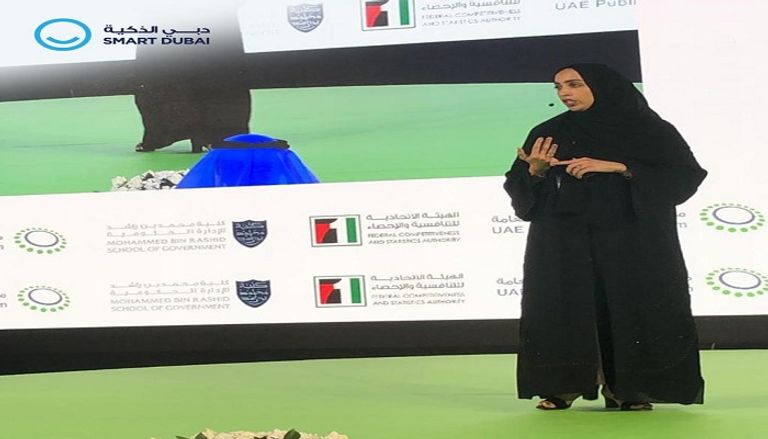 ميرا الشيخ خلال فعاليات منتدى الإمارات للسياسات ميرا الشيخ مديرة مشاريع في "دبي الذكية" خلال المنتدى