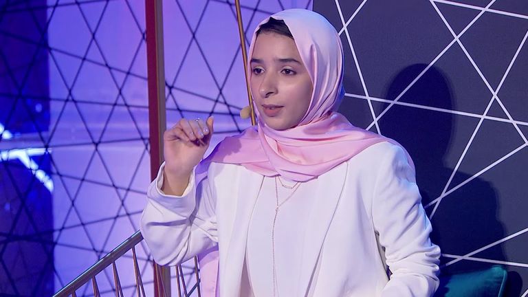 خلود بناصر شعار برنامج "أمير الشعراء"