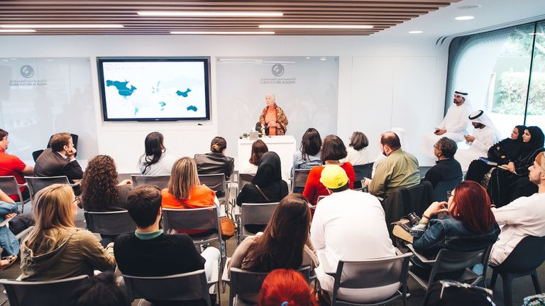 جانب من جلسة "أسباب للأمل" التي نظمتها أكاديمية دبي للمستقبل