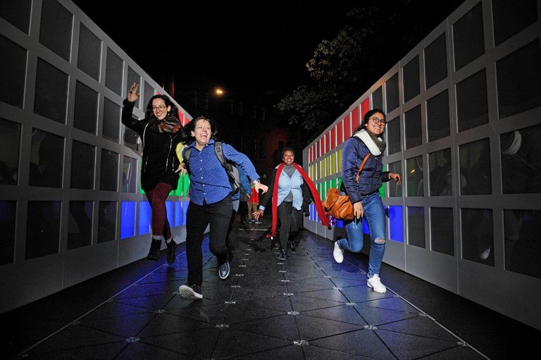 البلاط الإلكتروني يولد الكهرباء