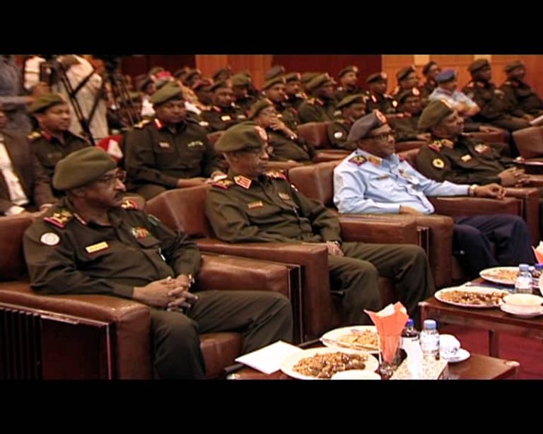 لقاء تنويري للضباط برتبتي العميد والعقيد بالجيش السوداني وزير الدفاع السوداني الفريق أول عوض بن عوف