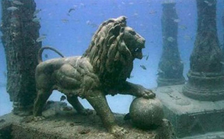 جانب من فعاليات مؤتمر حماية التراث الثقافي المغمور بالمياه بالشارقة