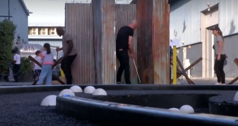 ملعب ميني جولف غير تقليدي في الإمارات