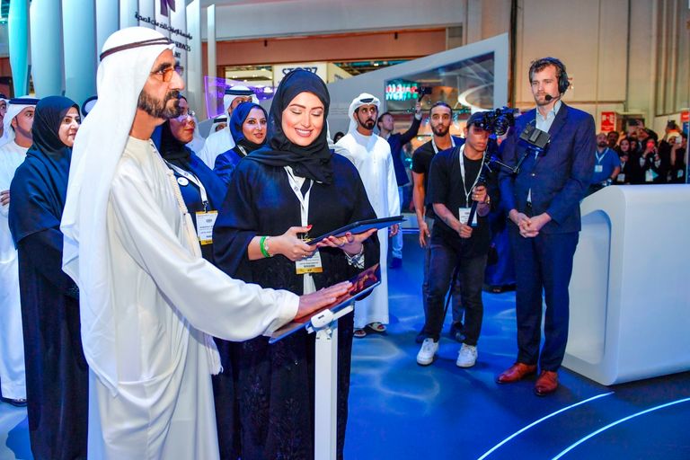 محمد بن راشد يزور معرض الصحة العربي في دبي