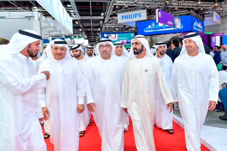 محمد بن راشد يزور معرض الصحة العربي في دبي