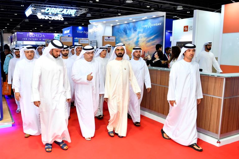 محمد بن راشد يزور معرض الصحة العربي في دبي