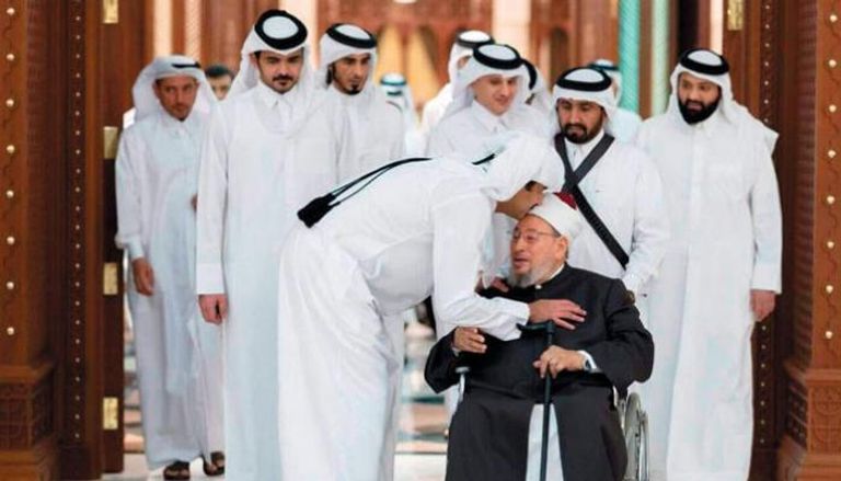 أمير قطر ومفتي الإرهاب المقيم في الدوحة القرضاوي