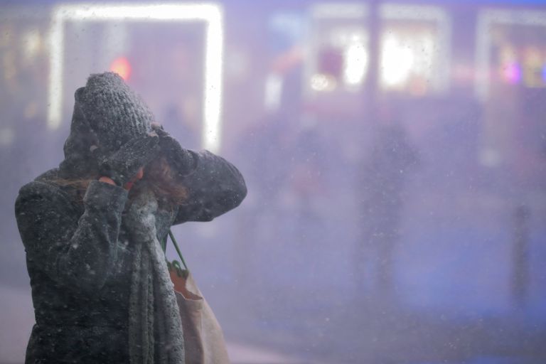 العاصفة القطبية تسببت في شلل حركة النقل