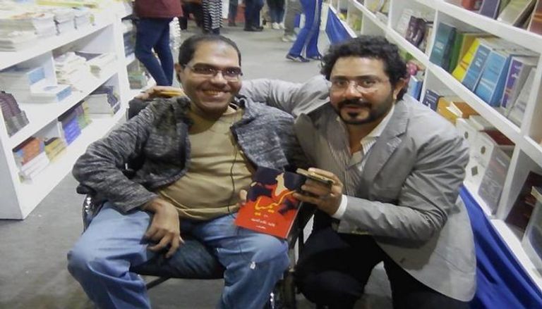 الكاتب وليد علاء الدين في حفل توقيع 