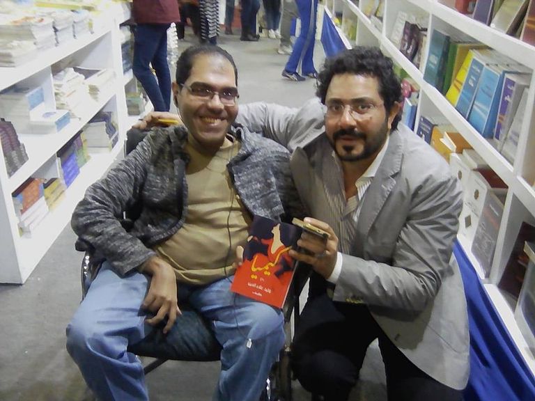 الكاتب وليد علاء الدين في حفل توقيع