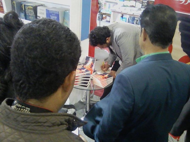 الكاتب وليد علاء الدين في حفل توقيع