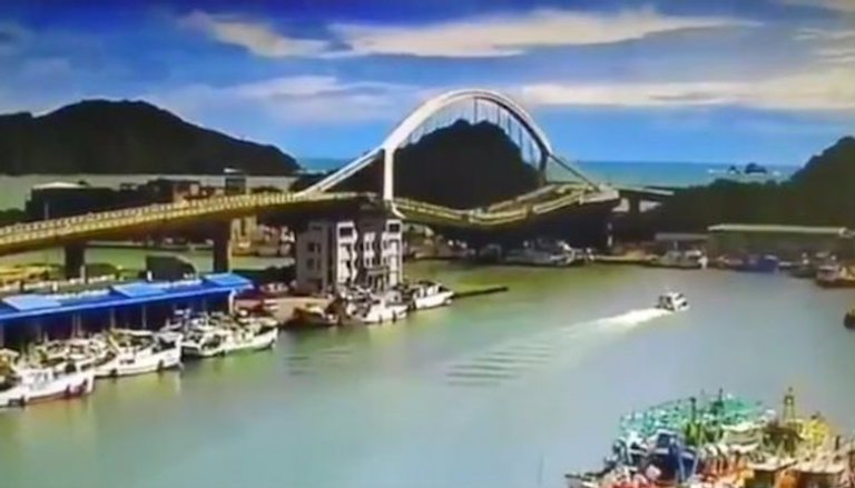 جسر نانفانجآو لحظة انهياره في تايوان