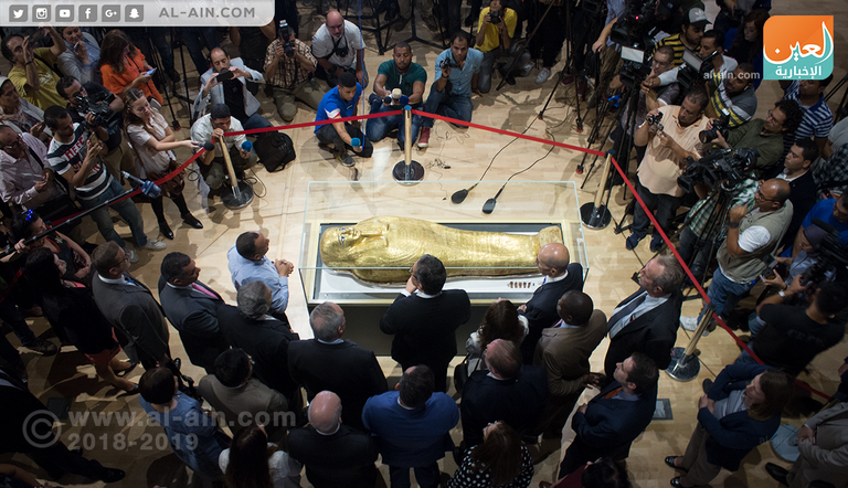 مصر تعرض التابوبت الذهبي لـ