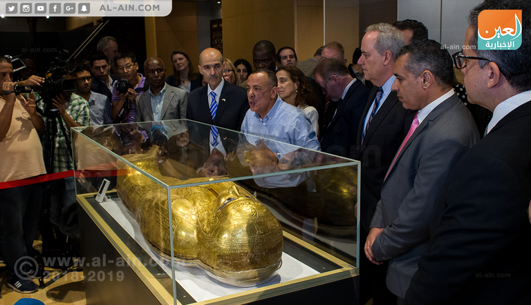 مصر تعرض التابوبت الذهبي لـ