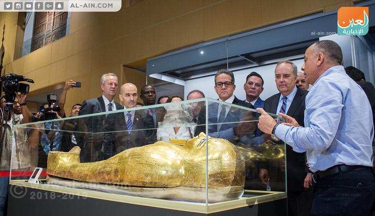 مصر تعرض التابوبت الذهبي لـ
