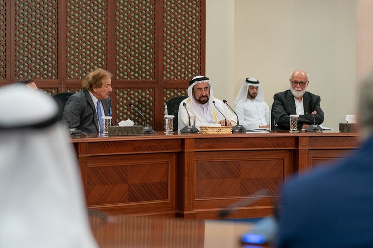حاكم الشارقة مع كبار الفنانين العرب
