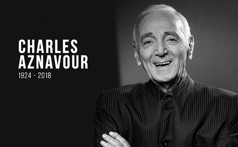 الصورة الرئيسية لأزنافور في واجهة متحفه صور أزنافور في مدخل متحفه بأرمينيا