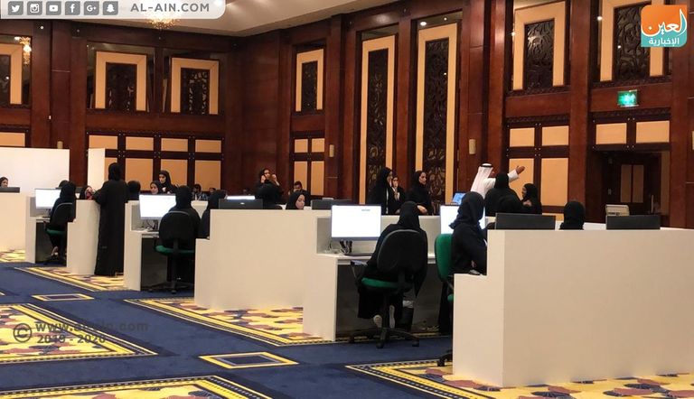 ناخبون إماراتيون يدلون بأصواتهم في أول ساعات التصويت المبكر 