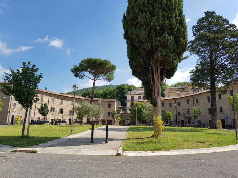 قرية سان جيرورجيو ساسولا الإيطالية