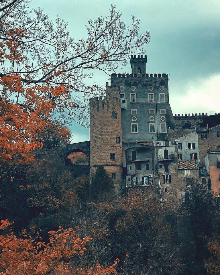 قرية سان جيرورجيو ساسولا الإيطالية