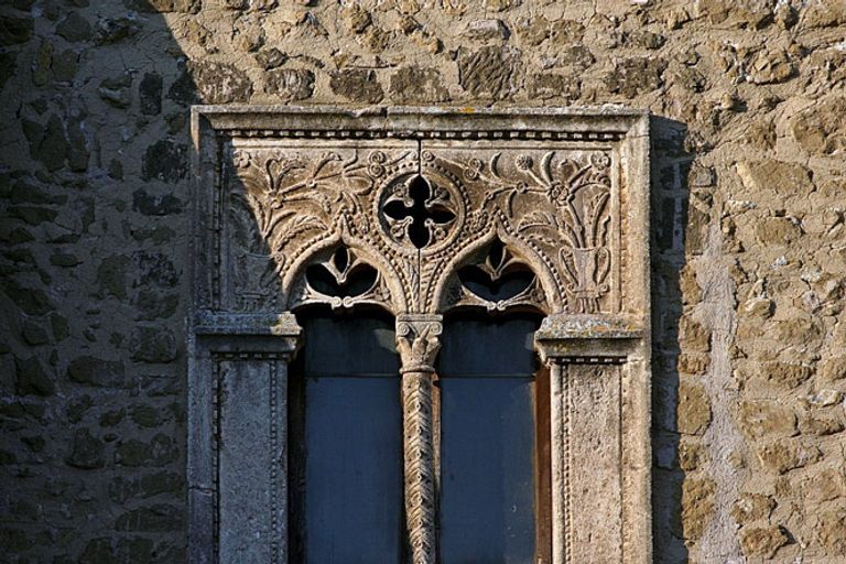 قرية سان جيرورجيو ساسولا الإيطالية