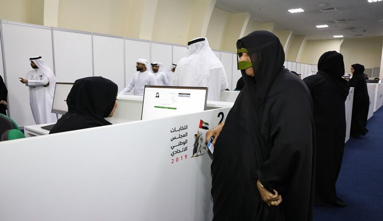 حضور نسائي مميز في أول أيام التصويت المبكر للانتخابات بالإمارات 