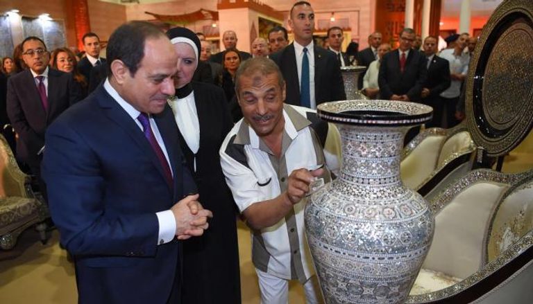 الرئيس المصري يفتتح معرض تراثنا للحرف اليدوية