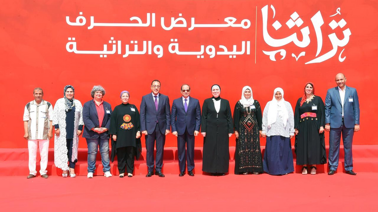 الرئيس المصري يفتتح معرض تراثنا للحرف اليدوية