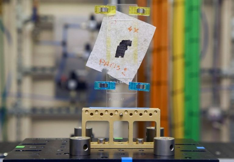 خلال عملية توليد الضوء لفك طلاسم اللفائف