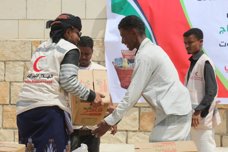 مساعدات إماراتية لأهالي حضرموت ولحج باليمن