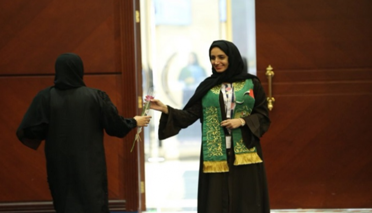 المراكز الانتخابية استقبلت وودعت الإماراتيين بالورود