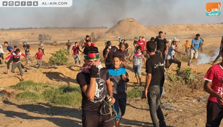 الفلسطينيون يواصلون المشاركة في مسيرات العودة رغم قمع الاحتلال