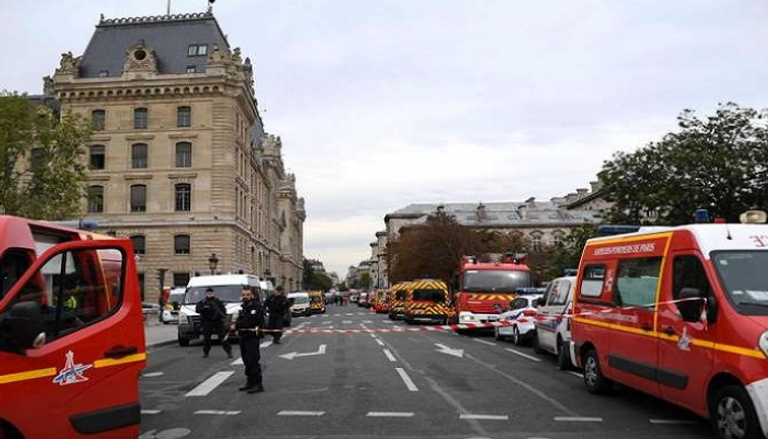 الشرطة الفرنسية تنتشر في مكان الحادث